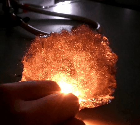 美しいスチールウールの燃焼実験