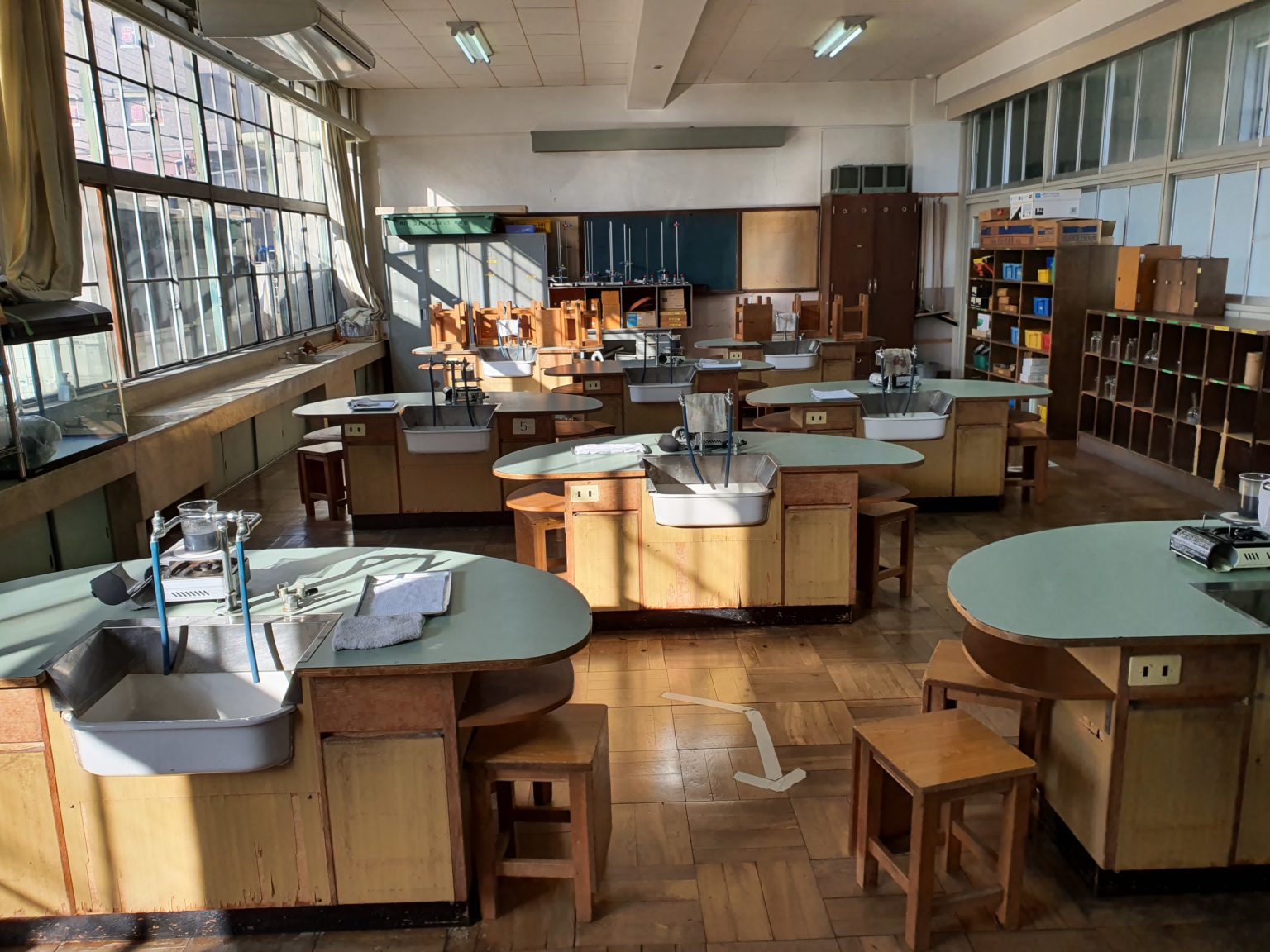 昔の小学校の理科室の机が面白い！ ふたばのブログ〜理科教育と道徳教育を科学する〜