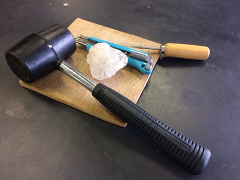 塩の劈開で立方体をつくる実験
