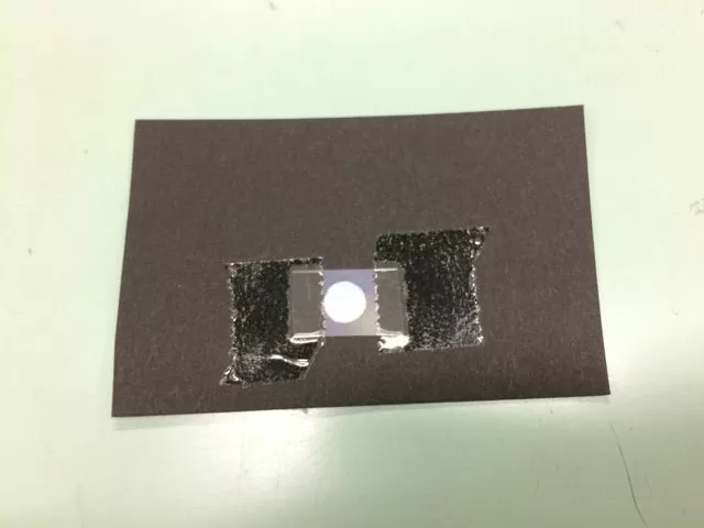 回折格子で虹色の輝きを観察