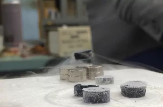 −196℃の世界！液体窒素実験まとめ